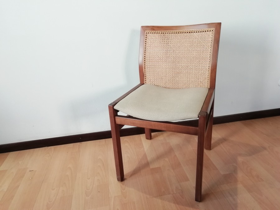 Sedia senza braccioli Produzione Artigianale Sedia schienale in Paglia di  Vienna e sedile imbottito a Lecco - Sconto 60%