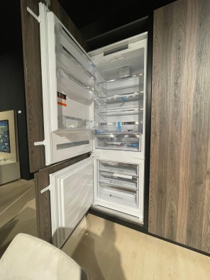 frigorifero con congelatore sotto con 3 cassetti