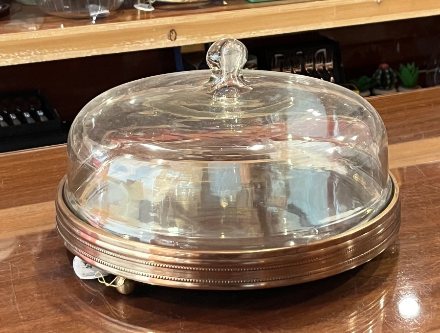 Oggettistica Dutch Style Piatto porta dolci sheffield dorato con cupola in  vetro a Caserta - Sconto 29%