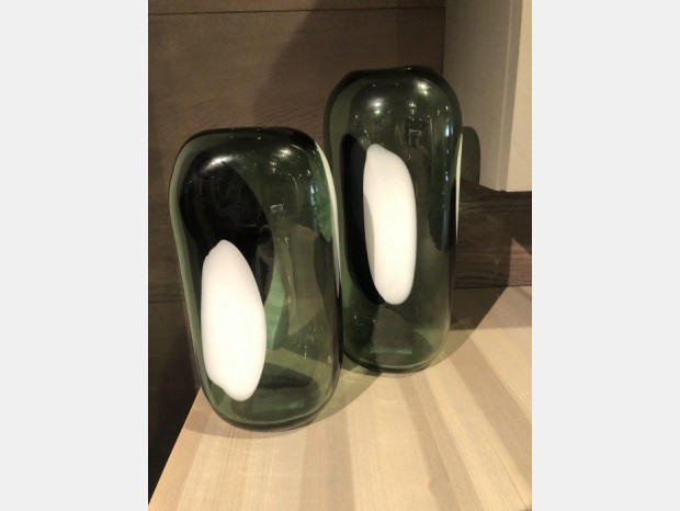 Vaso Produzione Artigianale vasi con base verde e dettagli bianchi e neri