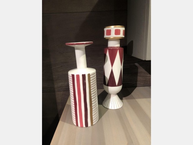 Vaso Produzione Artigianale vasi bianchi con decorazioni rosse e oro