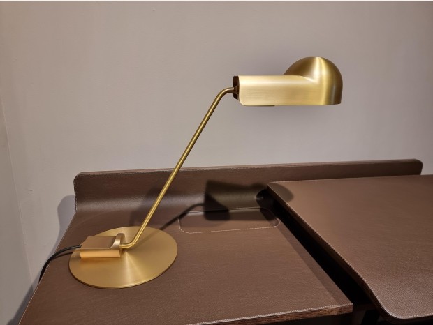 Lampada da tavolo Karakter Domo Light Table Brass