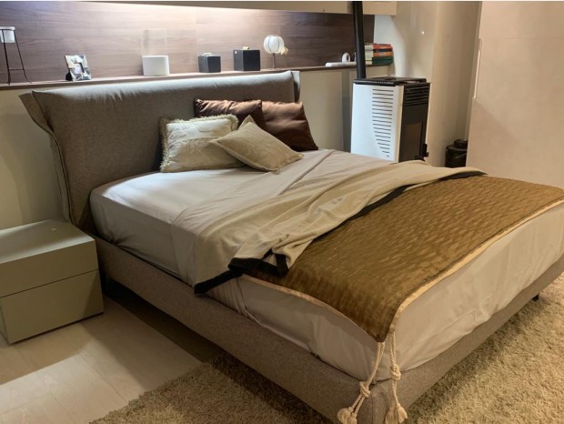 muebles bonitos Letto matrimoniale moderno di design Alessia bianco rivestito in ecopelle per materasso da 180x200cm con rete incluse 