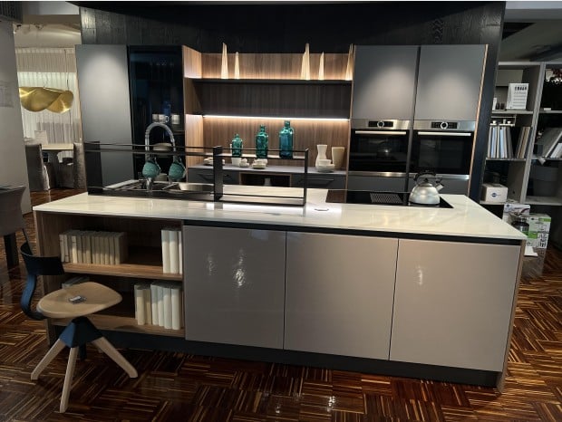 Cos'è un'isola cucina galleggiante? - Conoscenza - Notizie - Hangzhou Rebon  Cabinets Co.,Ltd