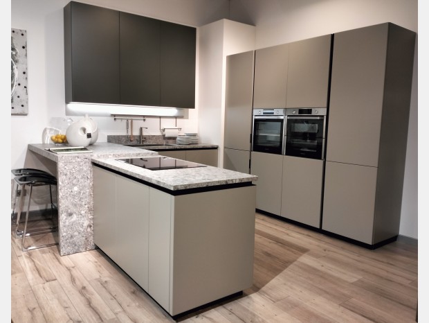 Cucina con penisola Scavolini Delinea