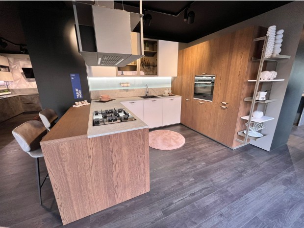 Cucina con penisola Creo Kitchens Tablet wood
